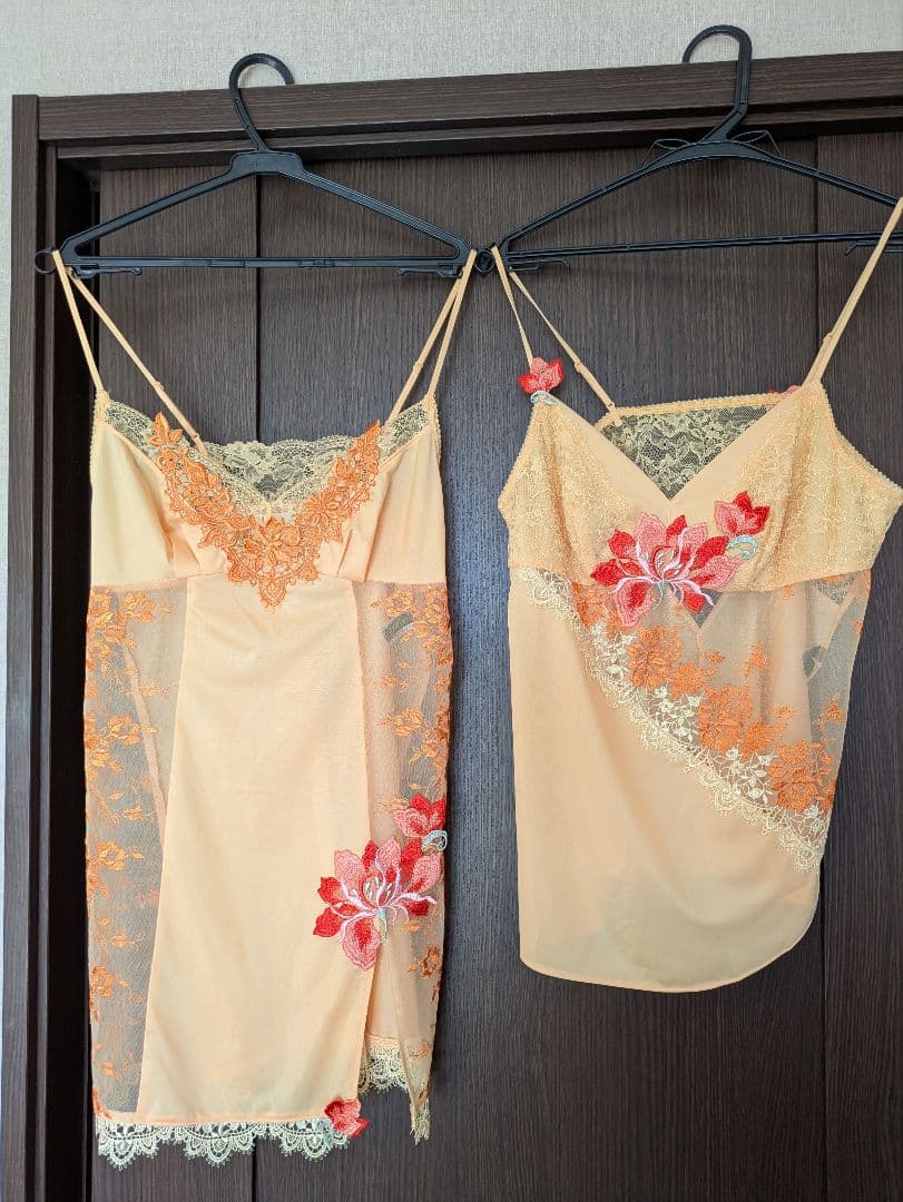 【美品2点】サルート⭐キャミソールとスリップの2点セット⭐同シリーズ色違いあり