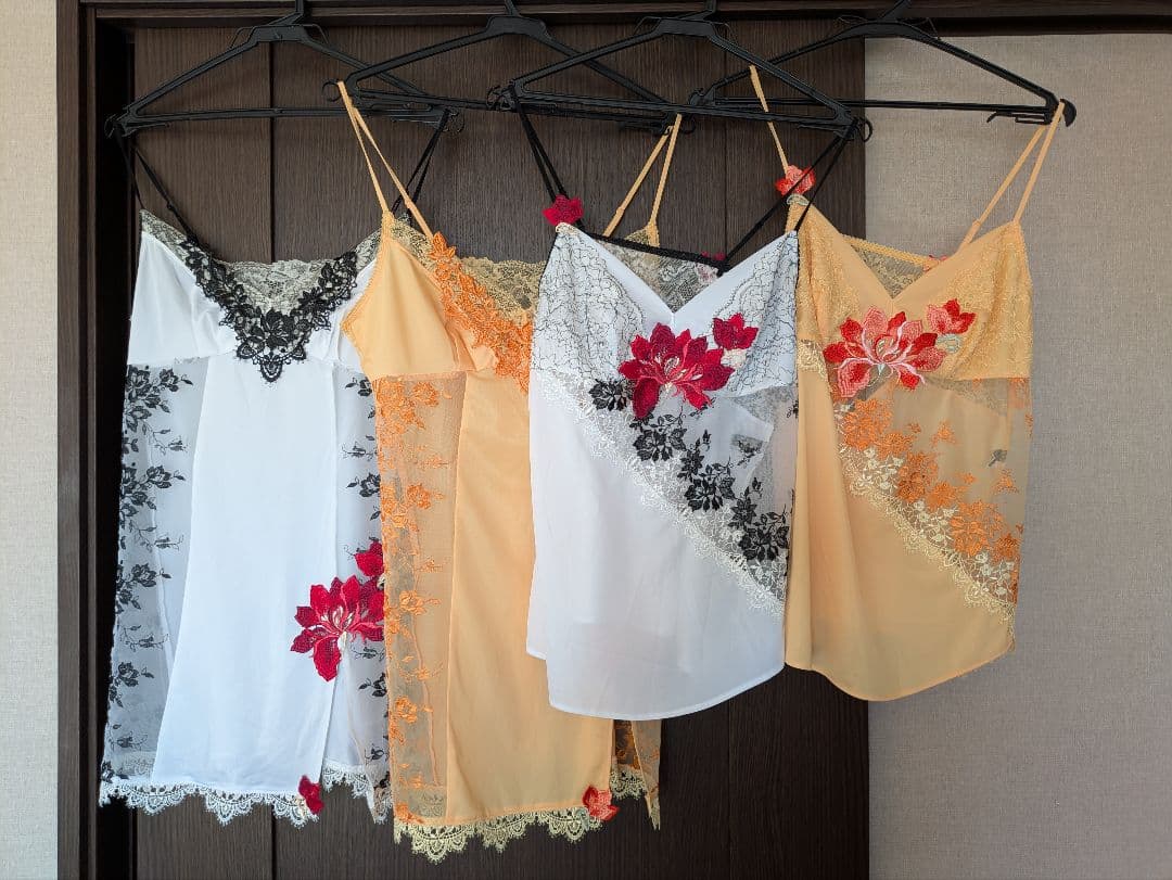 【美品2点】サルート⭐キャミソールとスリップの2点セット⭐同シリーズ色違いあり