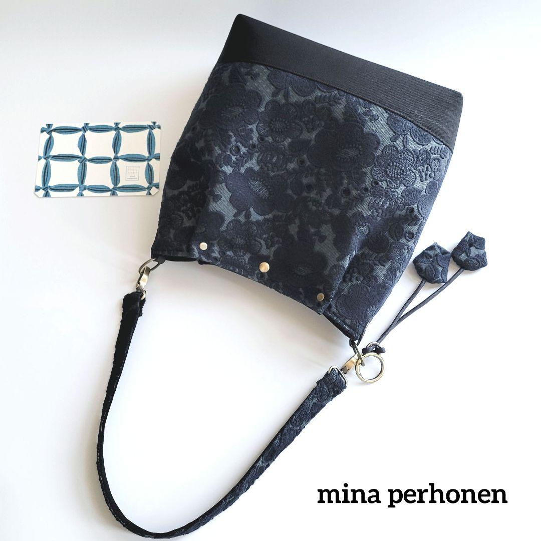 ミナペルホネン　大きめショルダーバック 新作smile flower