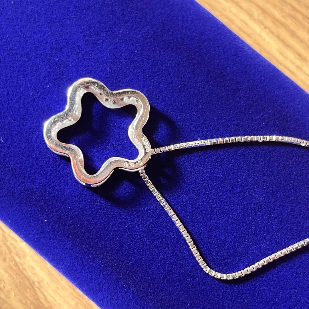 K18WGダイヤモンドフラワーネックレス　胸元に咲く、永遠の輝き