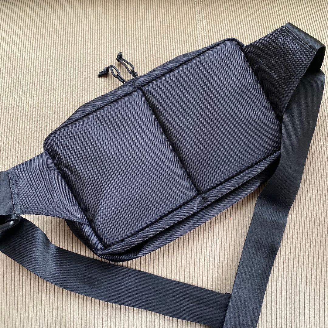 美品 ニューエラ マリークワント スクエア ボディバッグ ブラック マリクワ