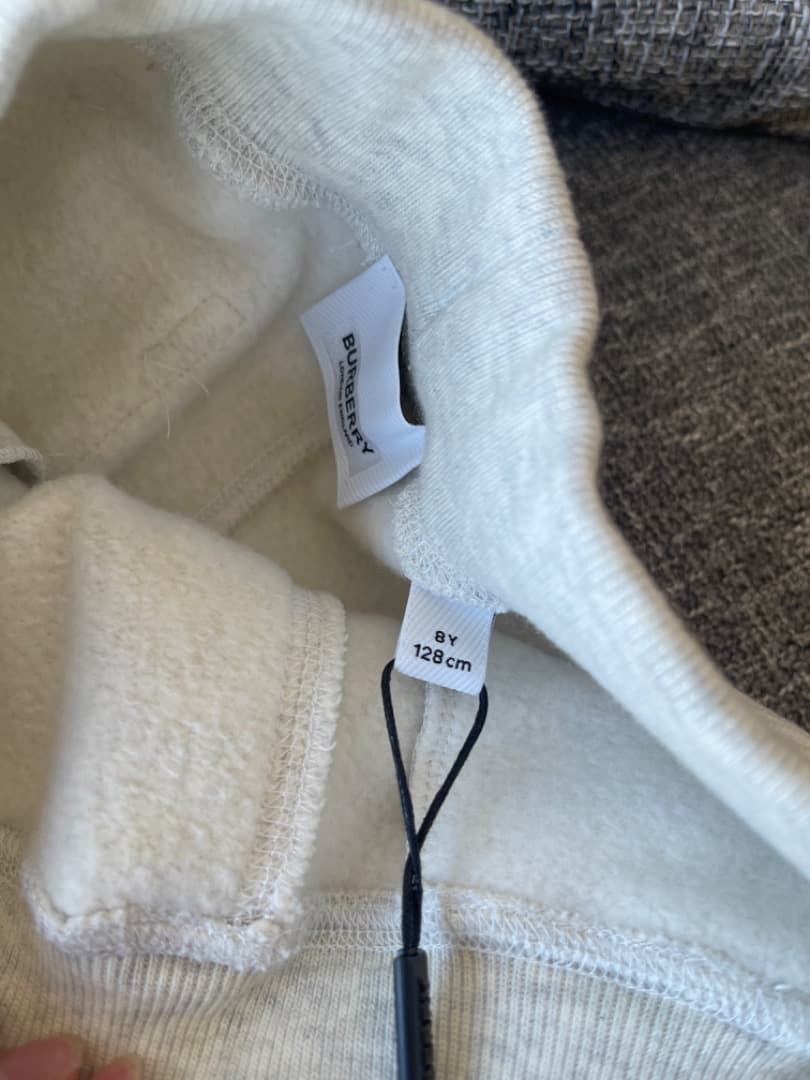 新品未使用 タグ付き BURBERRY 8Y 128cm スウェット