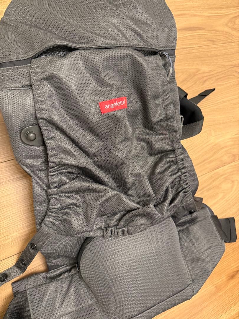 アンジェレッテ ベビーキャリアオン チャコールグレー