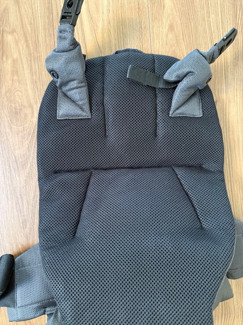 アンジェレッテ ベビーキャリアオン チャコールグレー