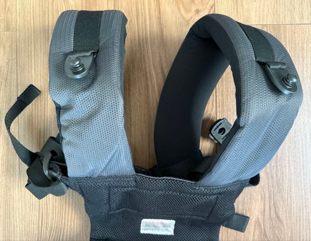 アンジェレッテ ベビーキャリアオン チャコールグレー