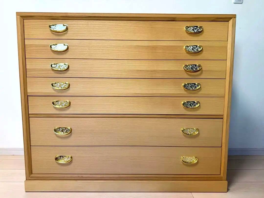 桐箪笥〜金メッキ金具付〜(着物、洋服収納可能)