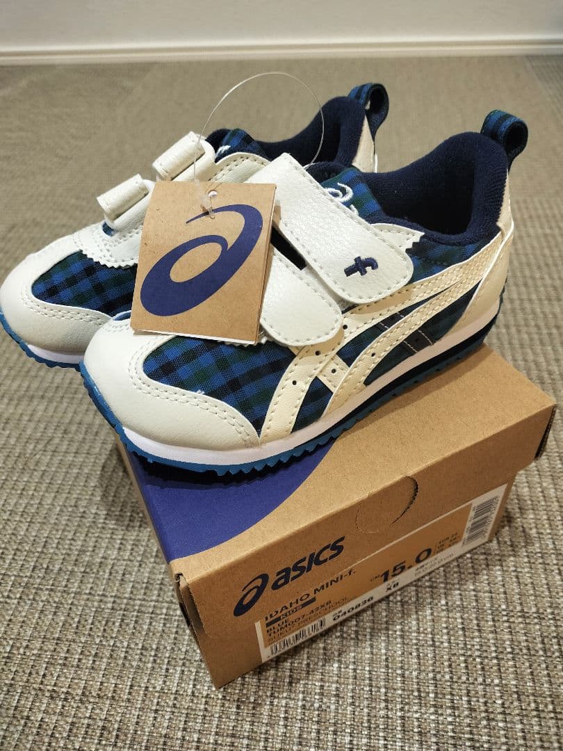 s*8様 【新品】familiar asics キッズスニーカー 15cm