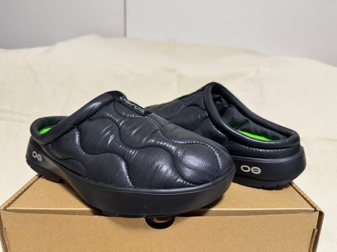 US9 ウーフォス OOcoozie Thermo Mule 黒 oofos