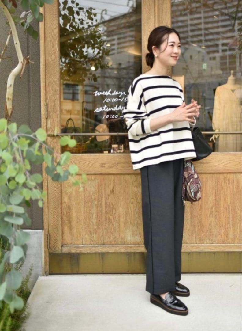 OUR パイピング使いのセミワイドパンツ