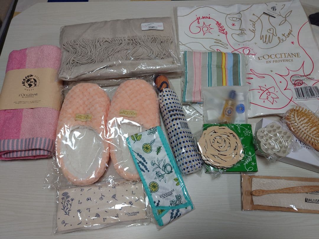 ロクシタン ノベルティ＆非売品 １６点 折り畳み傘 バスタオル スカルプブラシ等