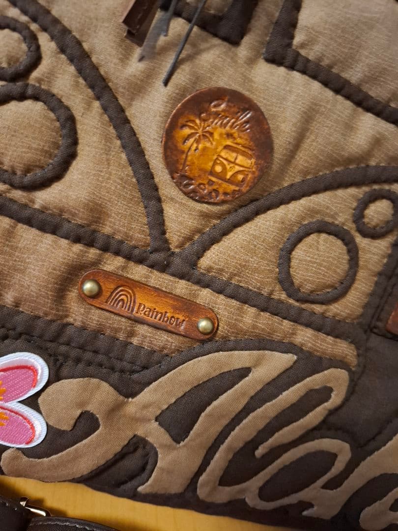 ハワイアンキルト　大きめ横長　バッグ　フロント　バス　2WAY　革タグチャーム付