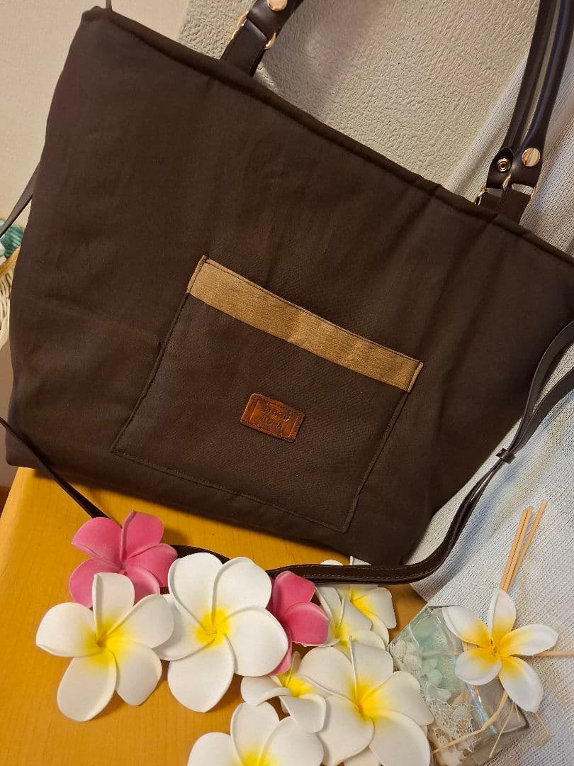 ハワイアンキルト　大きめ横長　バッグ　フロント　バス　2WAY　革タグチャーム付