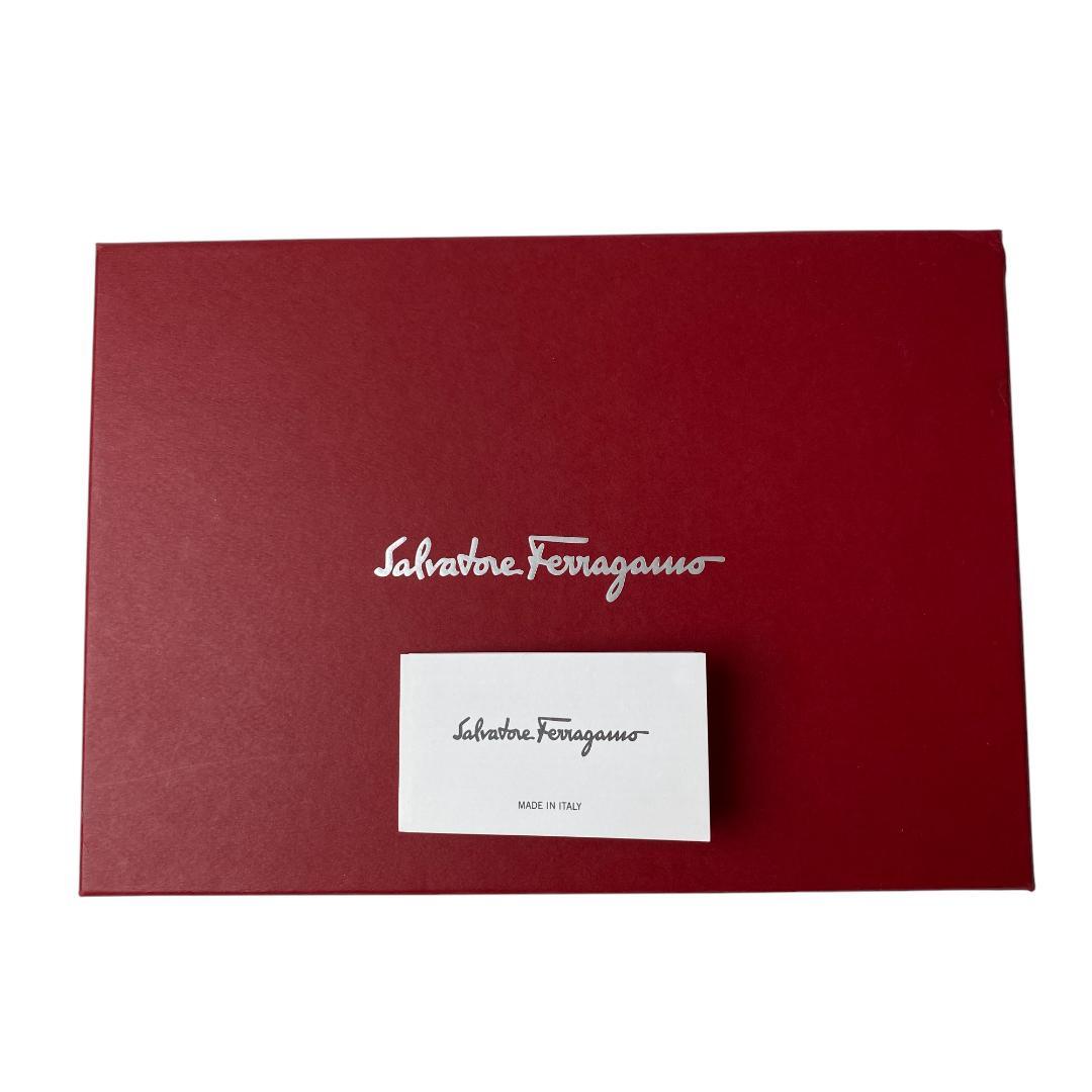 美品 フェラガモFERRAGAMO クラッチバッグ ロゴスタッズ 24-A121