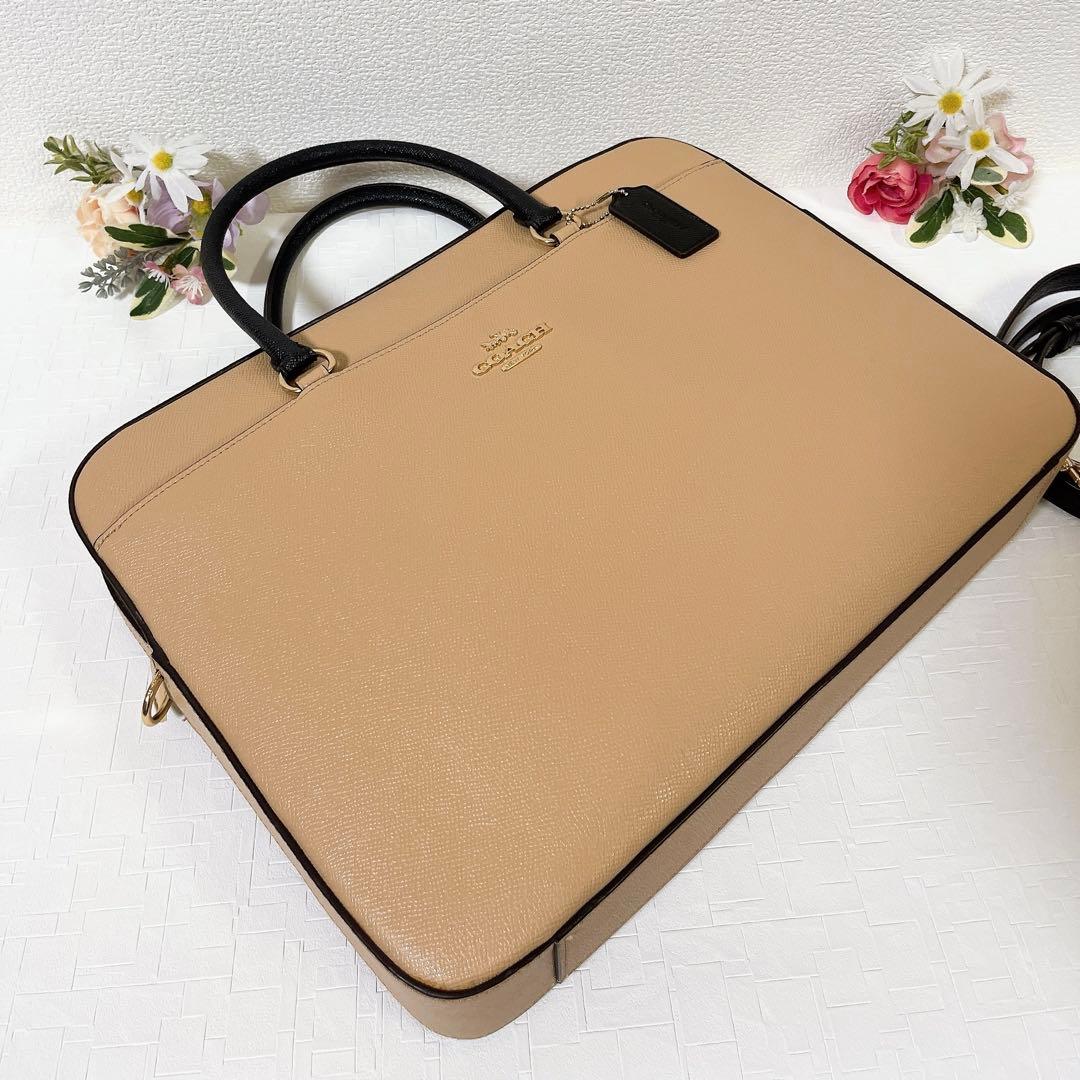 美品★コーチ ビジネスバッグ ショルダーバッグ 手提げ 2WAY チャーム A4