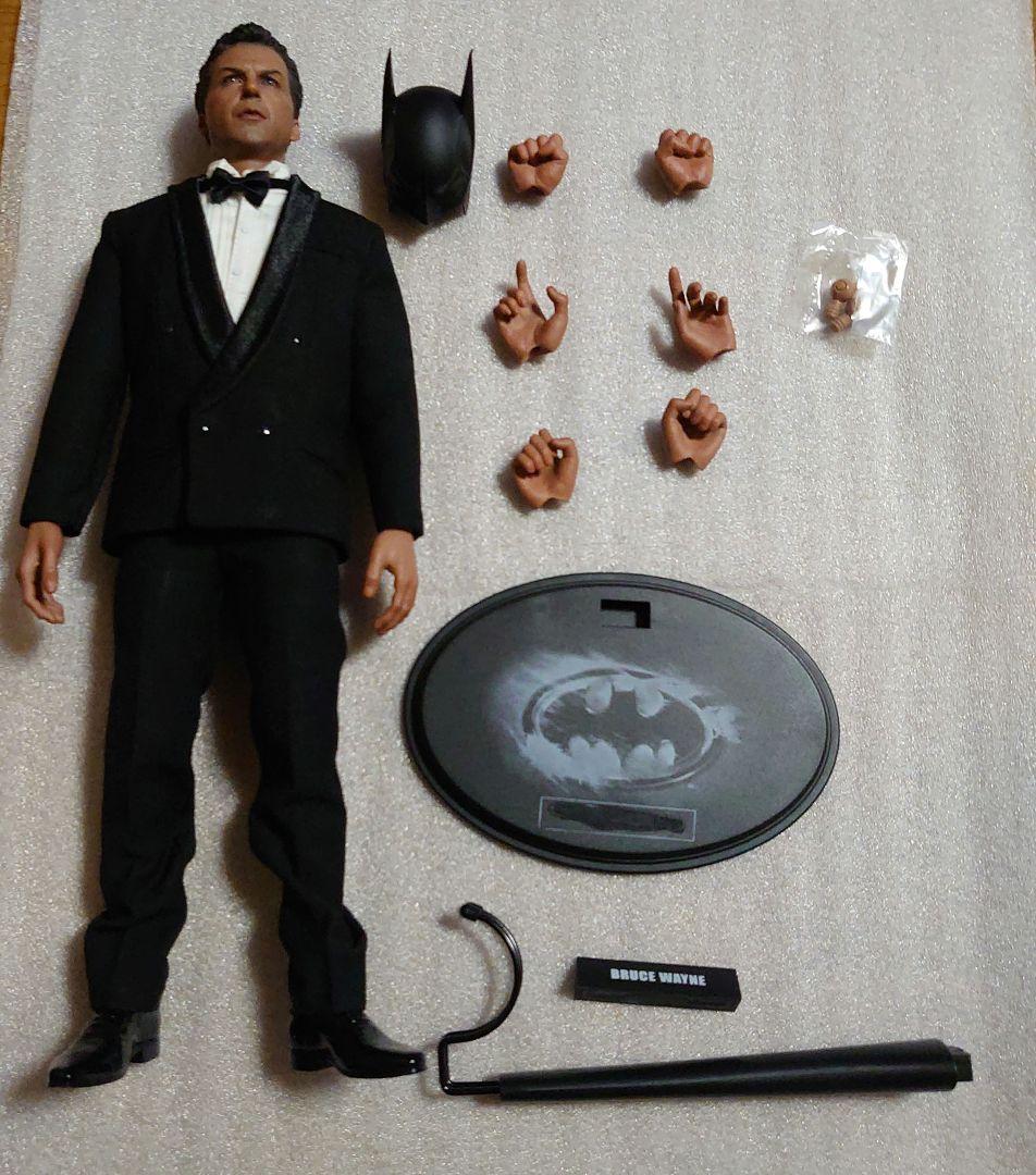 最終値下げ ホットトイズ ブルース・ウェイン 1/6 フィギュア