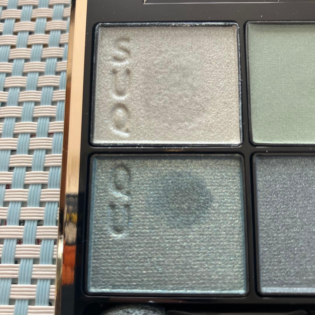 スック　SUQQU シグニチャーカラーアイズ143 俄雪　箱あり