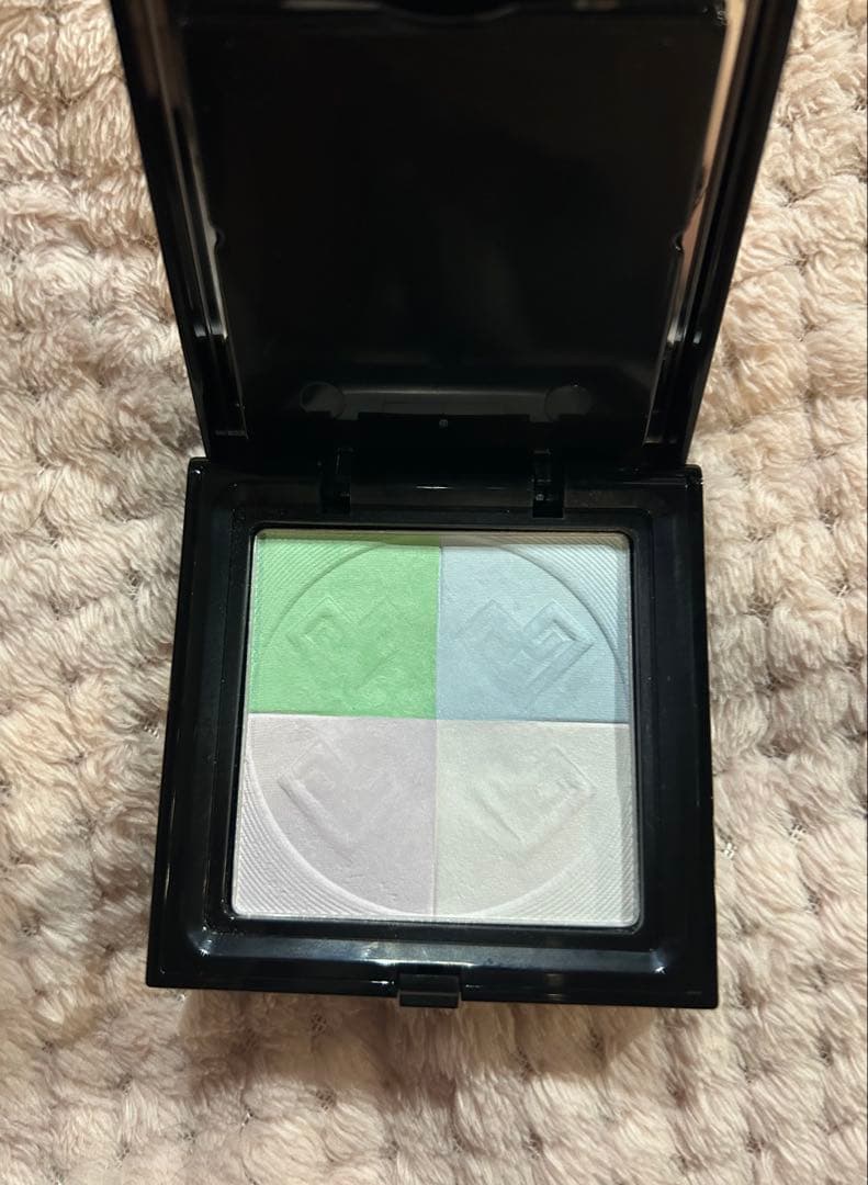 【限定パッケージ】ジバンシィ プリズムリーブル 01 プレストパウダー