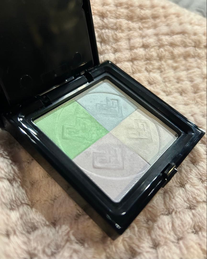 【限定パッケージ】ジバンシィ プリズムリーブル 01 プレストパウダー