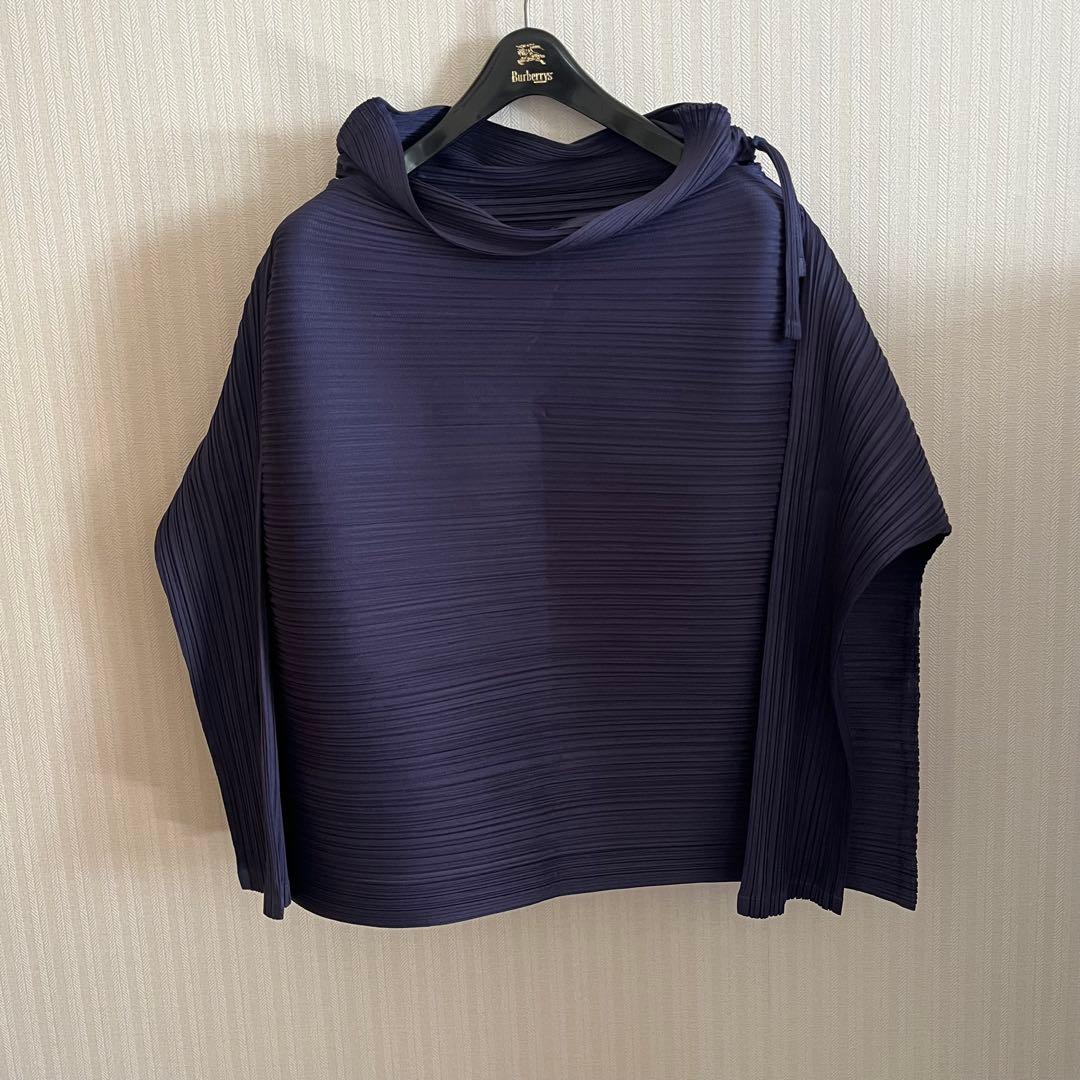 美品　PLEATSPLEASE イッセイミヤケ　トップス　横プリーツ　ネイビー