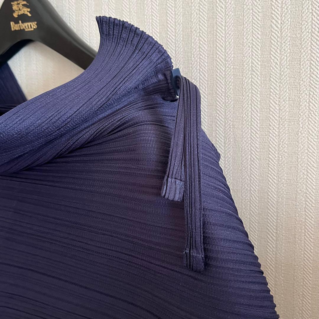美品　PLEATSPLEASE イッセイミヤケ　トップス　横プリーツ　ネイビー
