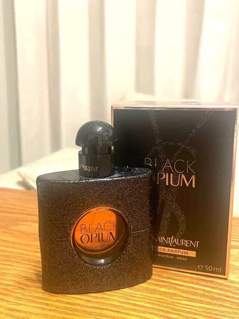 【正規品】イヴ・サンローランブラックオピウムオードパルファム50ミリ箱付き