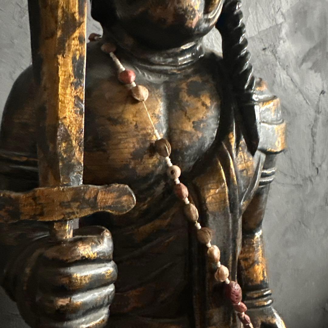 ヴィンテージ　迫力の木製彫刻 剣を持つ像