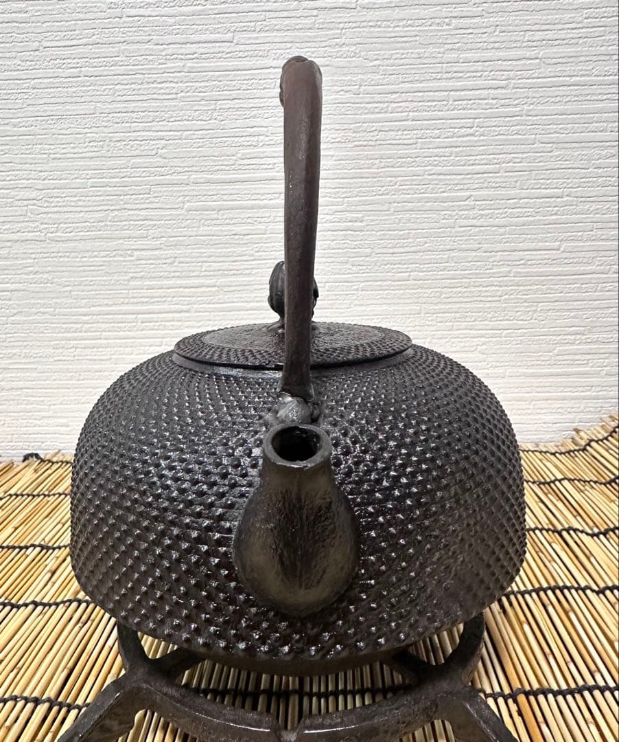 南部釜師　初代緑山　河村 常次郎作　１２型アラレ　南部鉄瓶　かず様売約済み