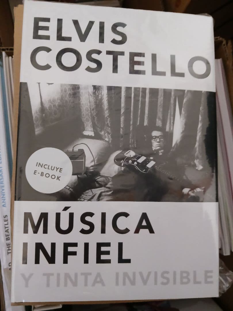 ☆新品未開封☆「MUSICA INFIEL」洋書 エルヴィスコステロ
