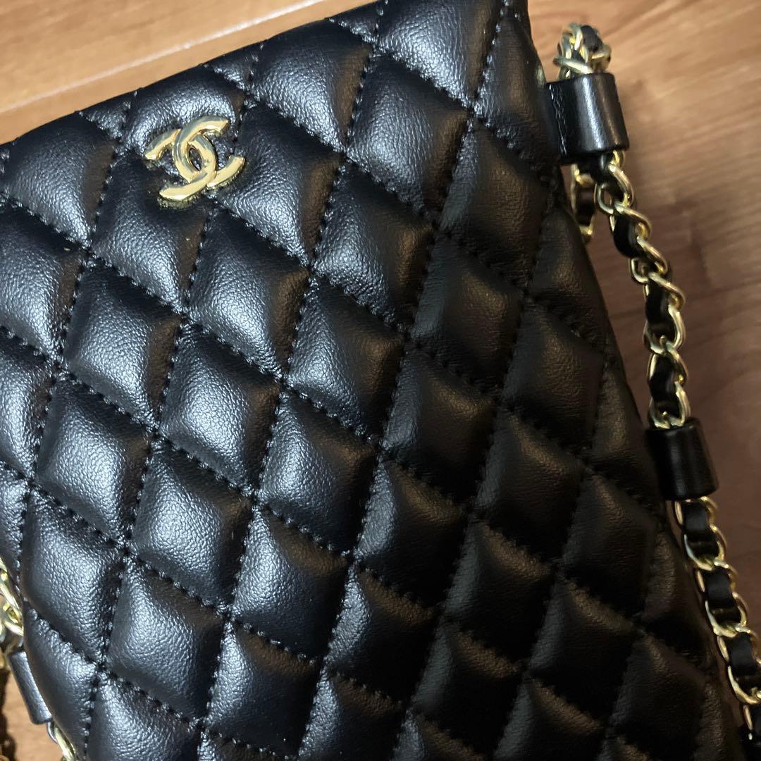 シャネル　ノベルティ　チェーンスマホショルダー