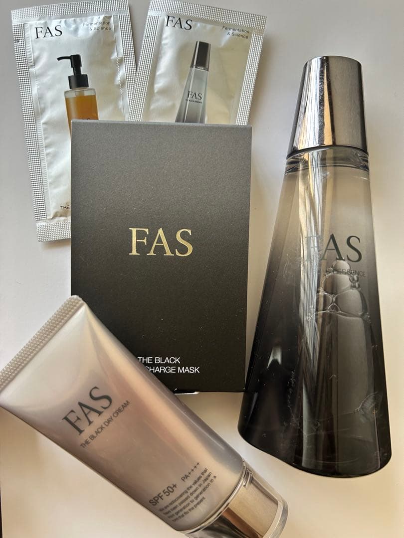 FAS ザ ブラック エッセンス　デイクリーム　ミニクリーム付き