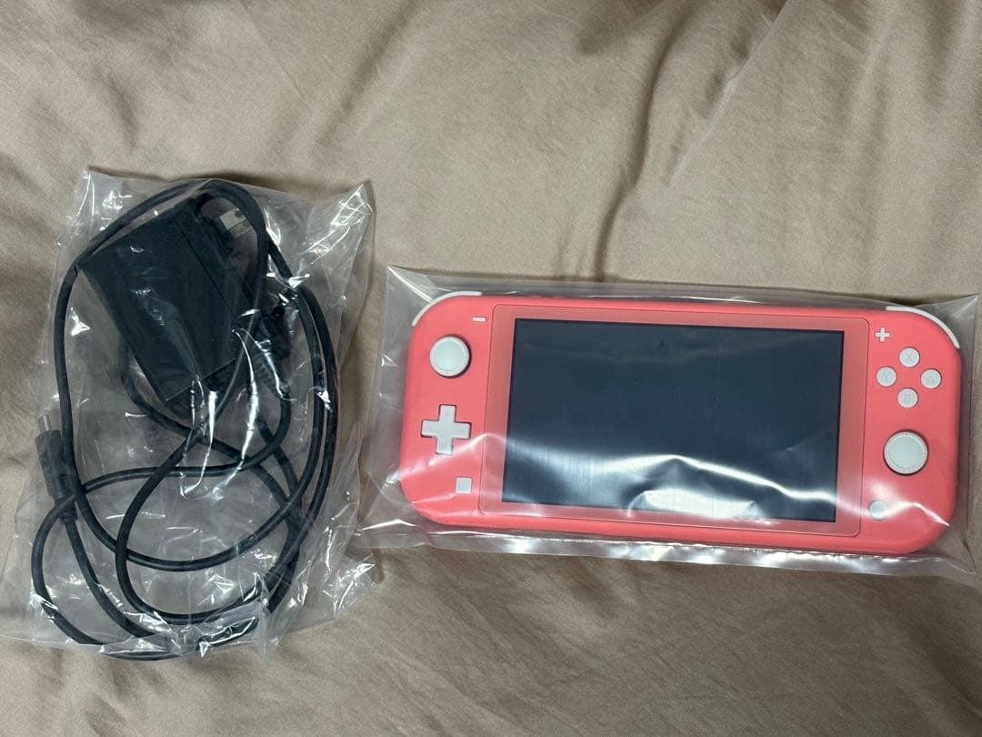 Nintendo Switch LITE コーラル　美品　専用ケース付き