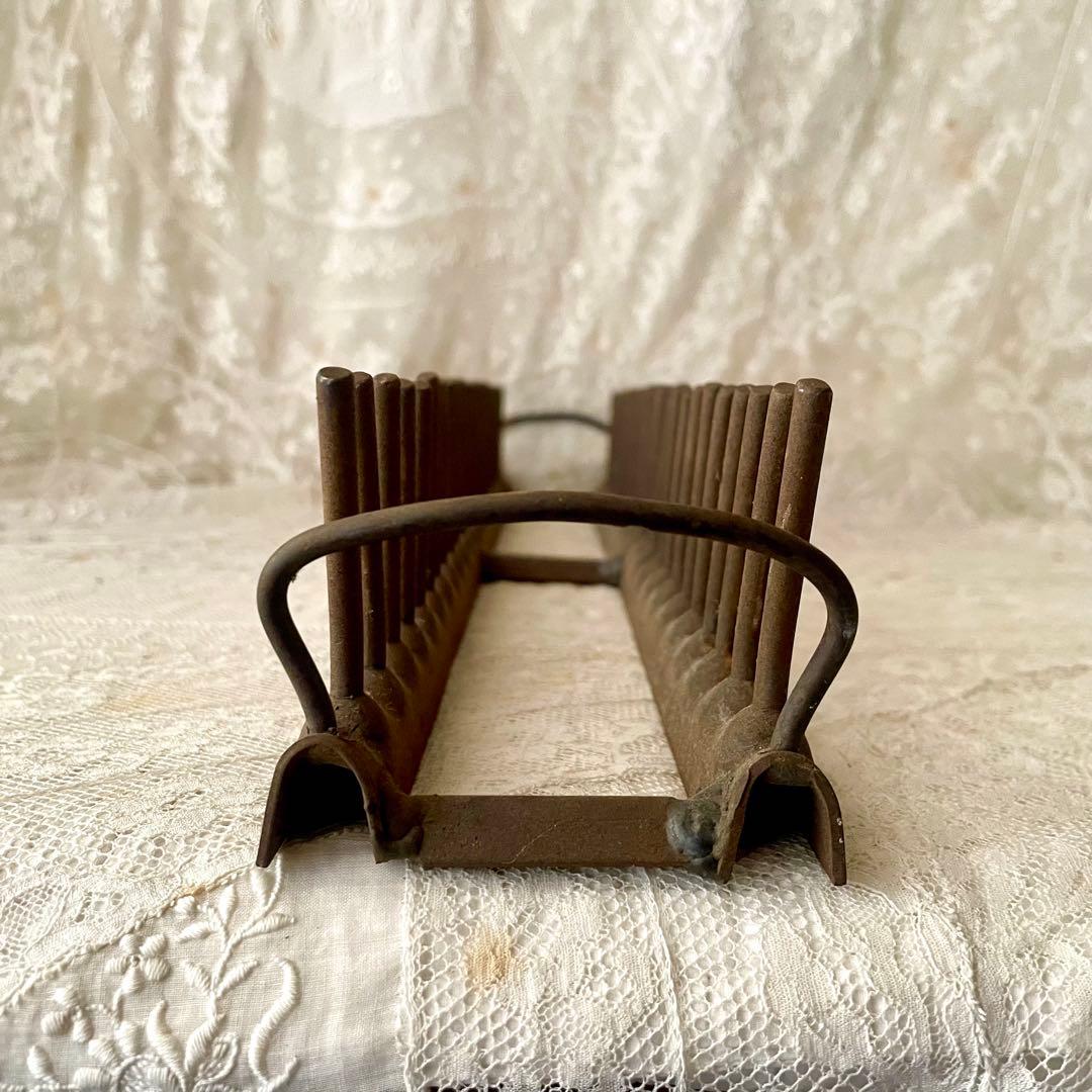 アイアン製ディッシュラック　皿立て　プレートホルダー　フランスアンティーク