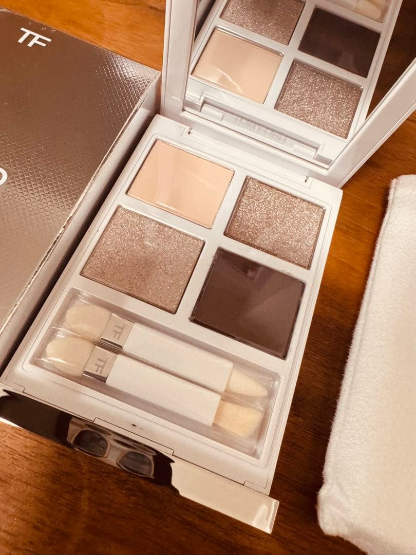 ソレイユ アイ カラー クォード 01 ルミエール ディヴェール 新品未使用