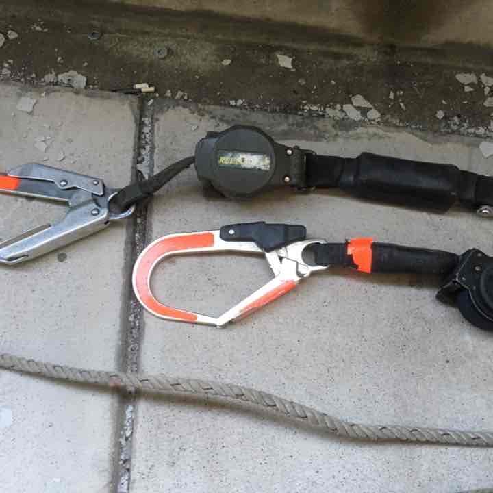 安全帯一本吊り