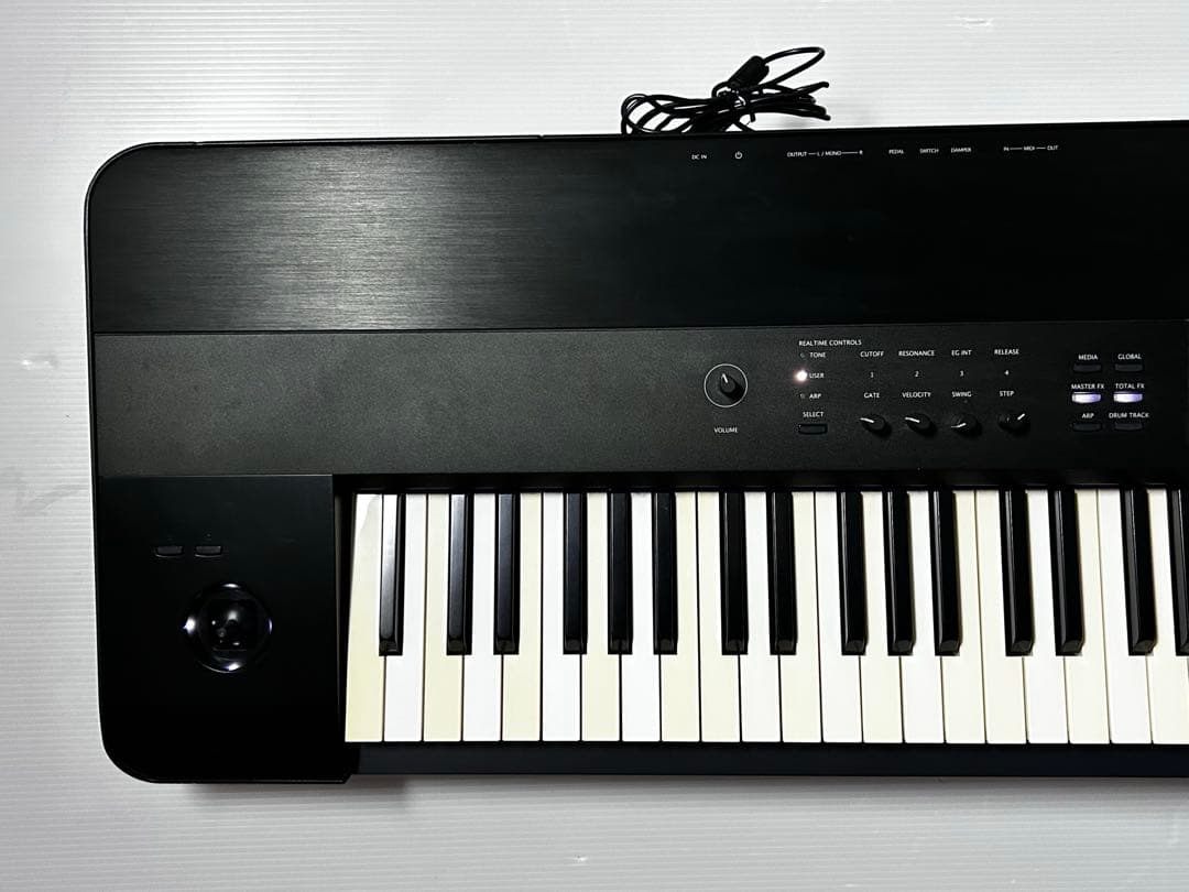 KORG KROME 88鍵盤 シンセサイザー　アダプター付き