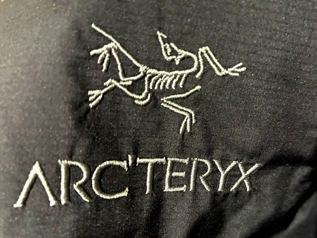 アークテリクス ATOM HOODY 黒 S 正規品 ネームロゴ ラストモデル！