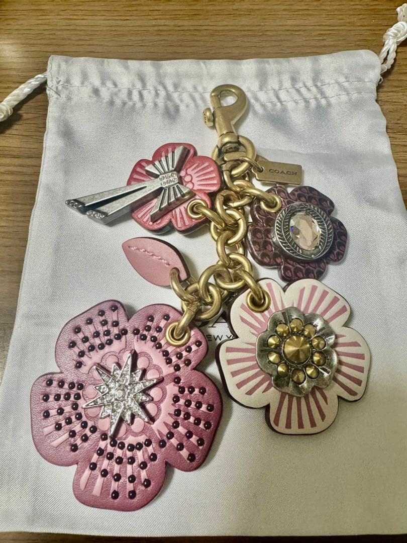 【新品・未使用】　COACH コーチ　チャーム　キーホルダー　フラワー　ローズ