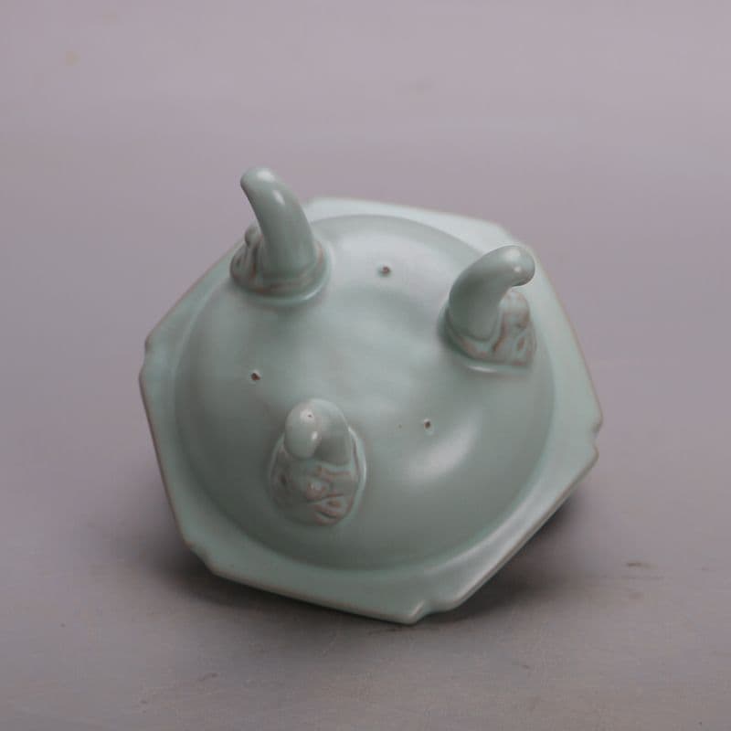 中国　汝窯 三足蓋香炉  竜魚 天青釉  工芸品  美術品 置物