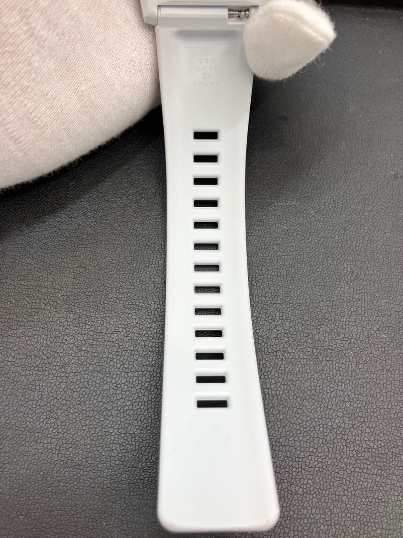 CASIO G-SHOCK GA-2000 カーボンコアガード ホワイト