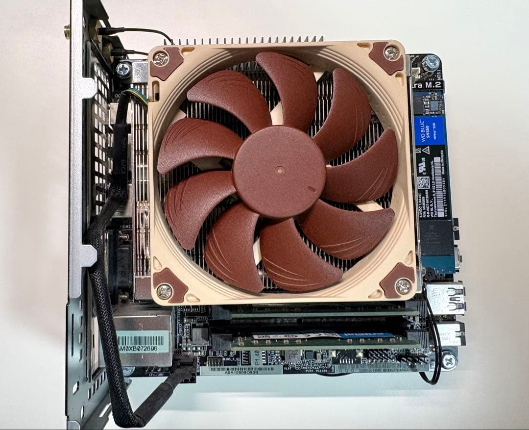 ミニPC DeskMini X300 (Ryzen5 5600G 16GB)