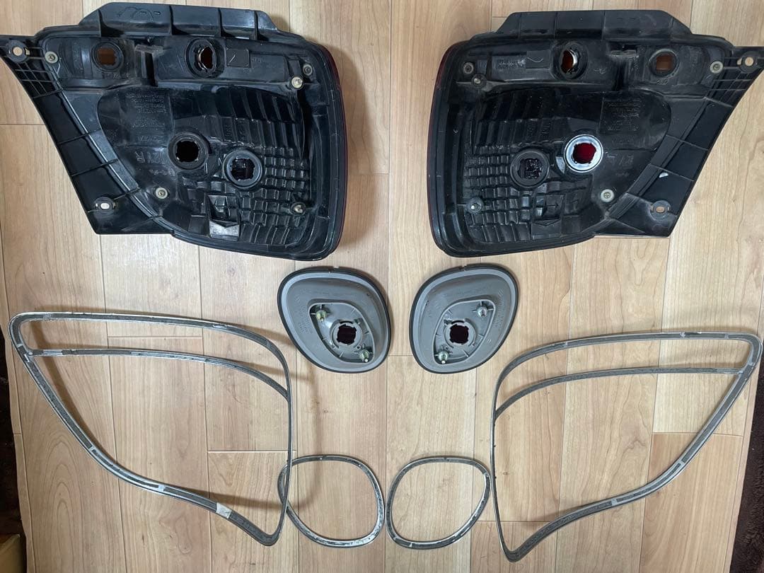 16アリスト　テールランプ