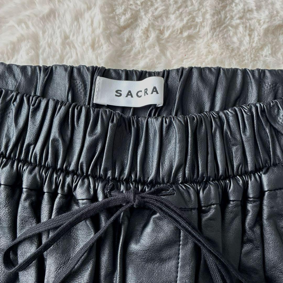 美品✨SACRA サクラ 23AW フェイクレザー ショート パンツ ブラック