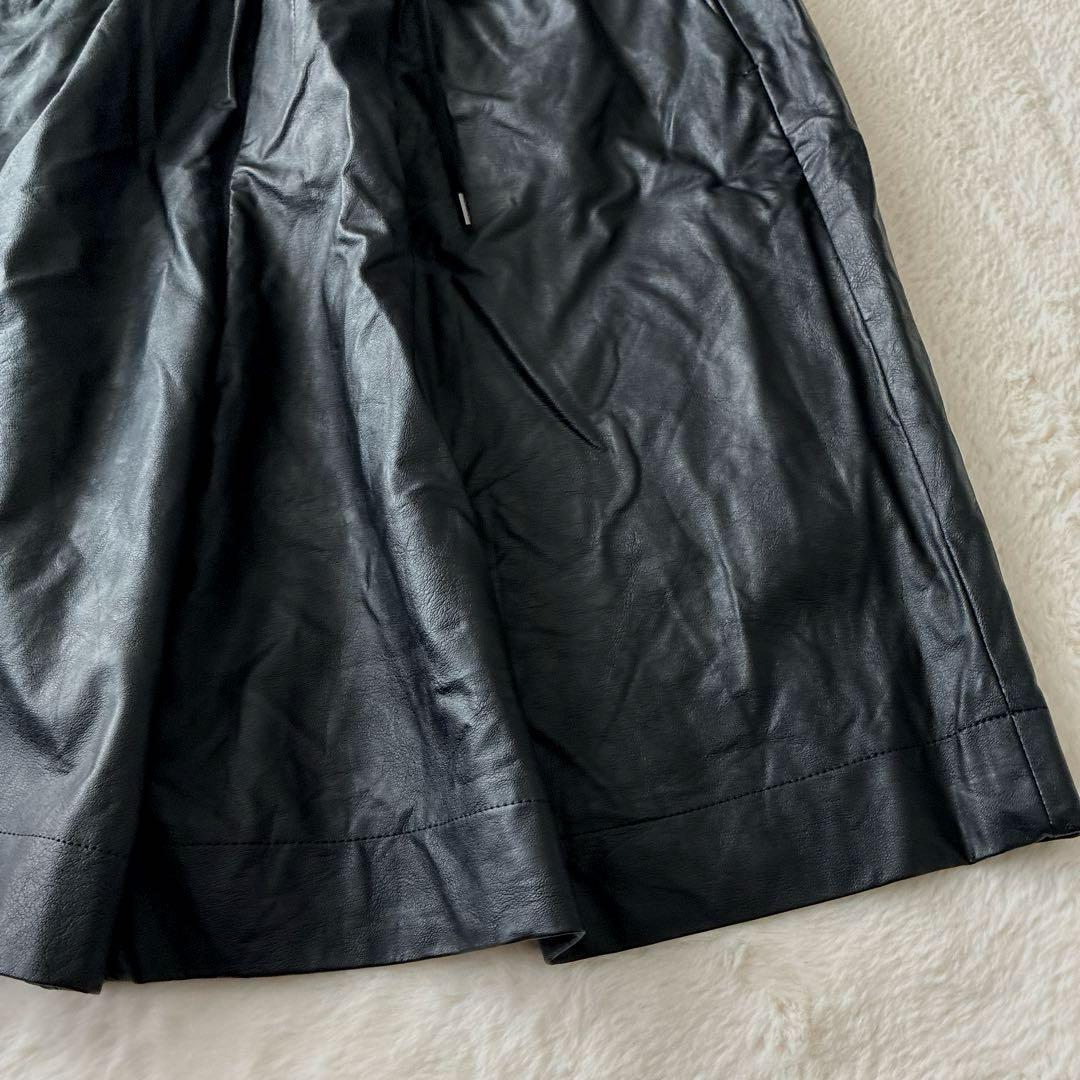 美品✨SACRA サクラ 23AW フェイクレザー ショート パンツ ブラック