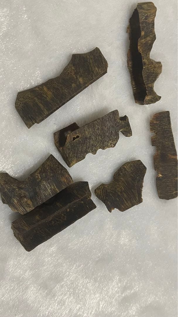 極上伽羅 沈香原木香木高ランク水沈み10グラム