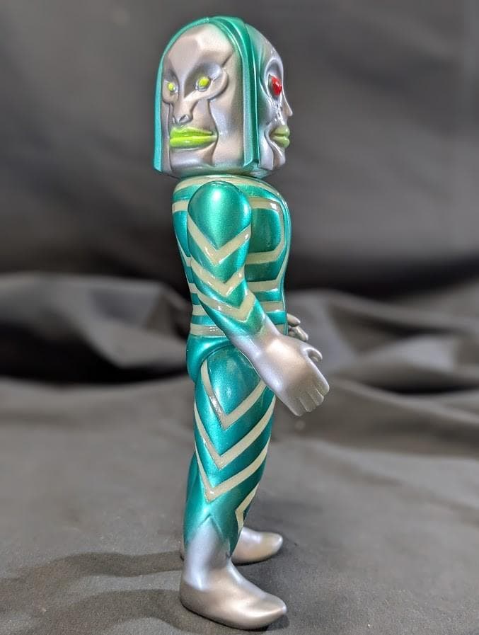 三面怪人 ダダ（Ｍ１号）三面バージョン ソフビフィギュア 蓄光カスタムペイント