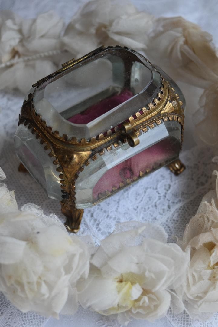 フランスN3　美しい宝石箱　シルク地　ジュエリーボックス　アンティーク