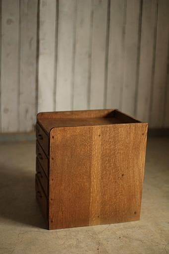 古く味のある楢材の小引き出し4段