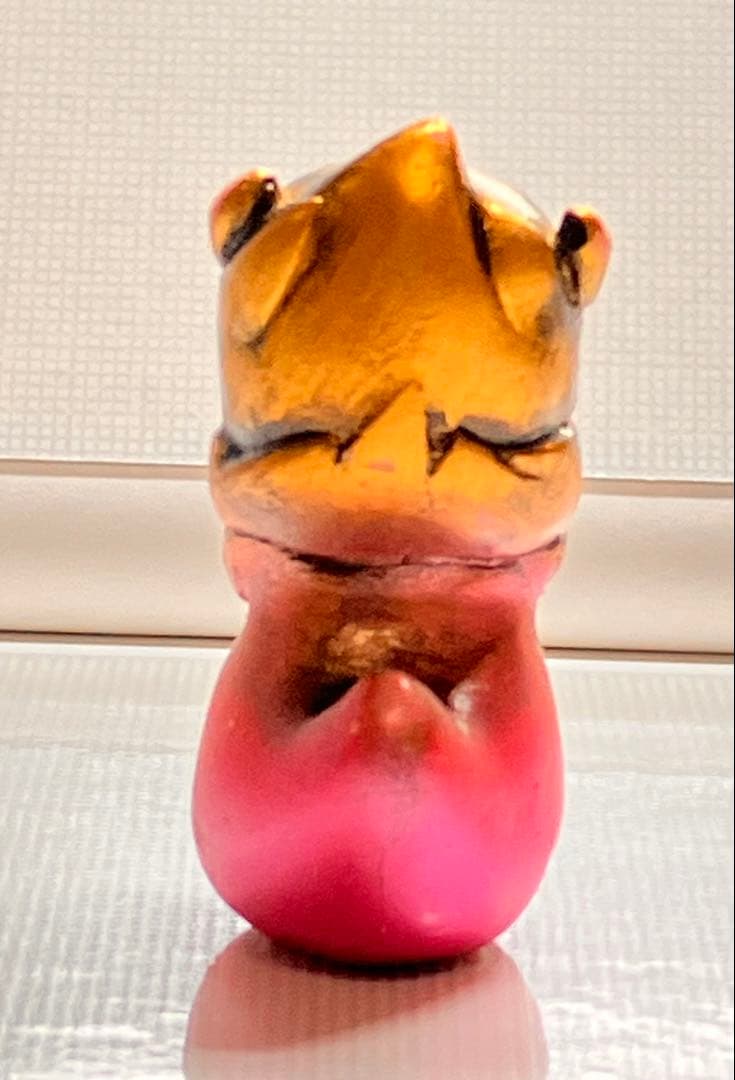 【珍品】怪獣フィギュア 金色とピンク