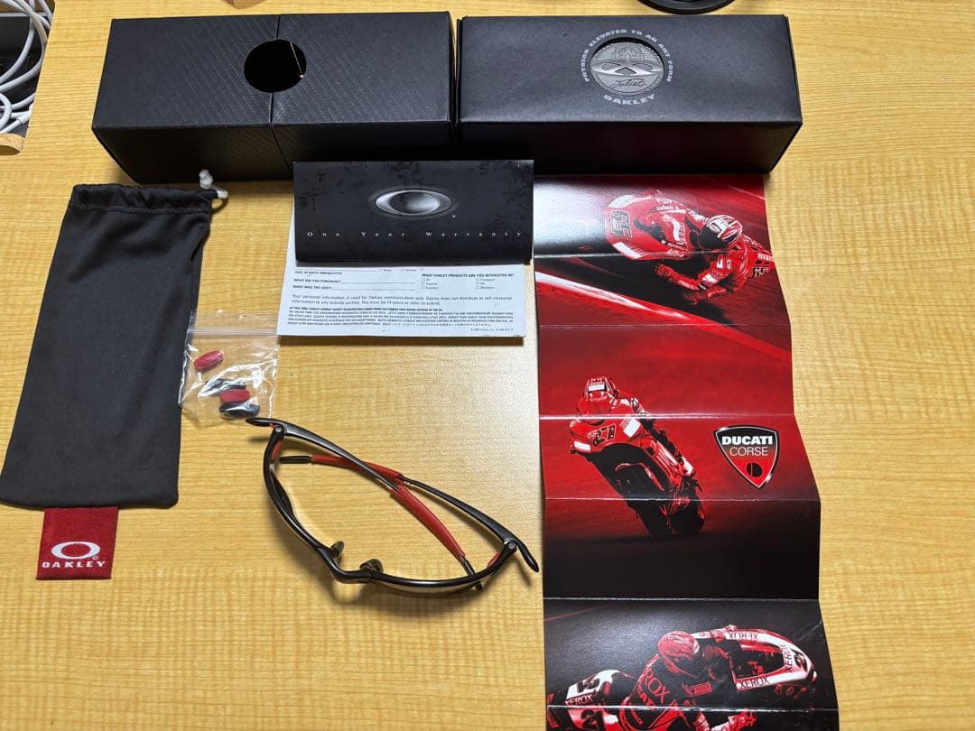 オークリー&ドゥカティサングラス