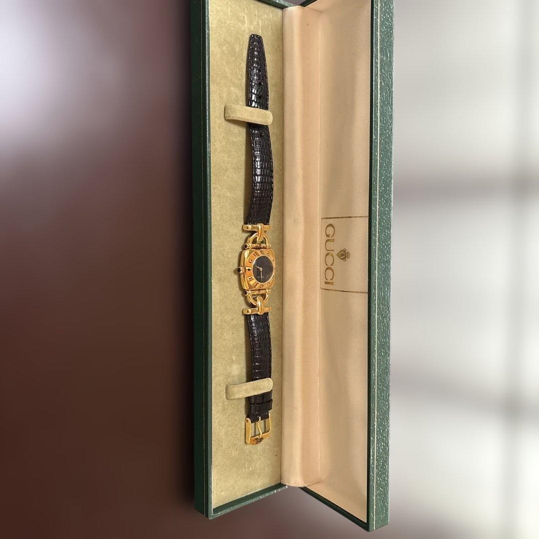 グッチ　腕時計　黒✖️ゴールド